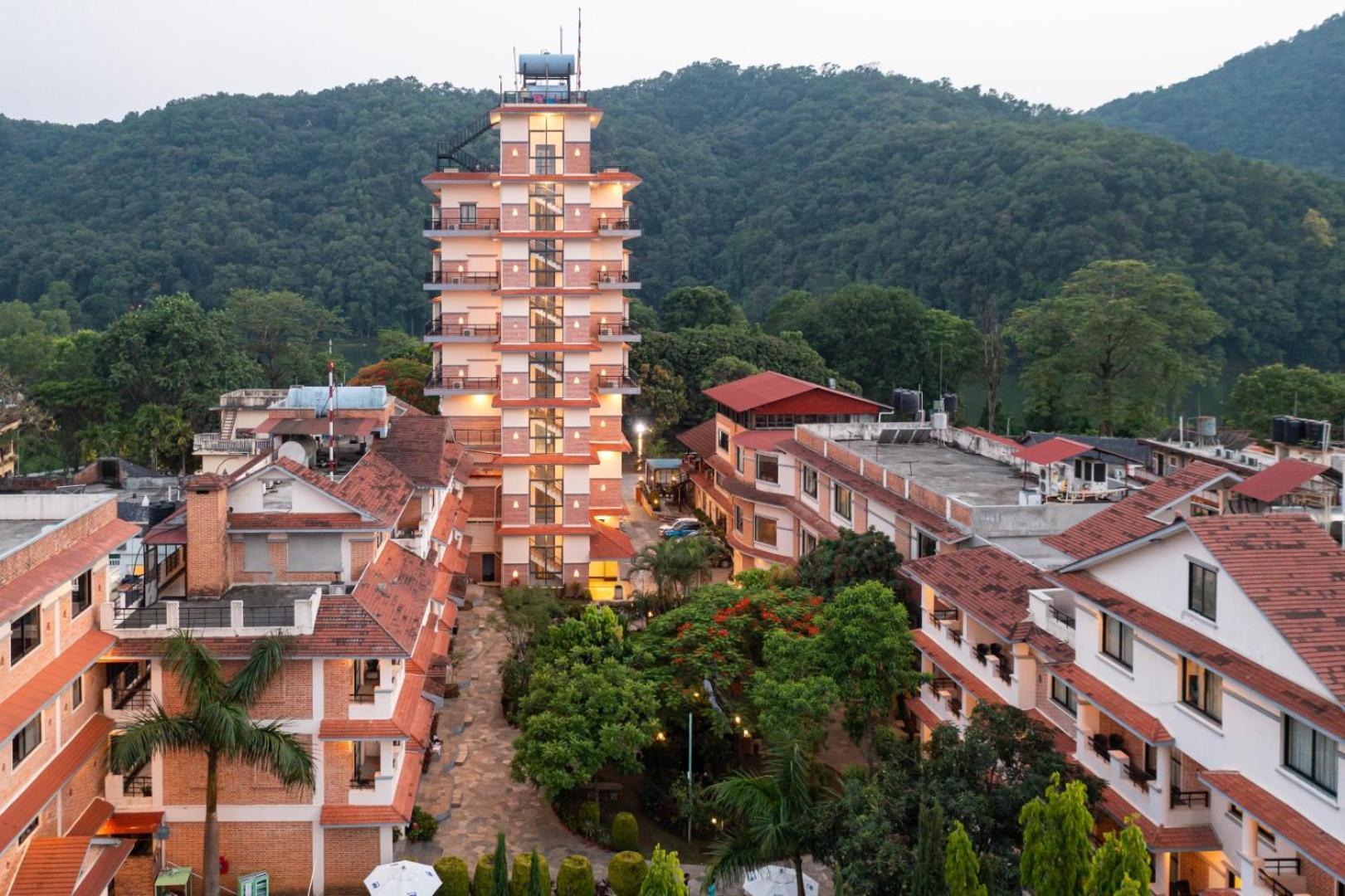 Mount Kailash Resort Pokhara Esterno foto